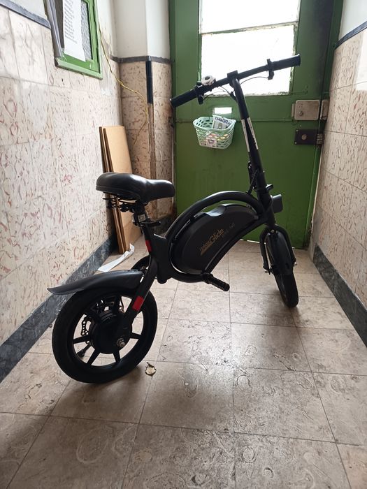 Bicicleta Eletrica “Urban Glide Bike-140”
Como nova. Tem cerca de um a