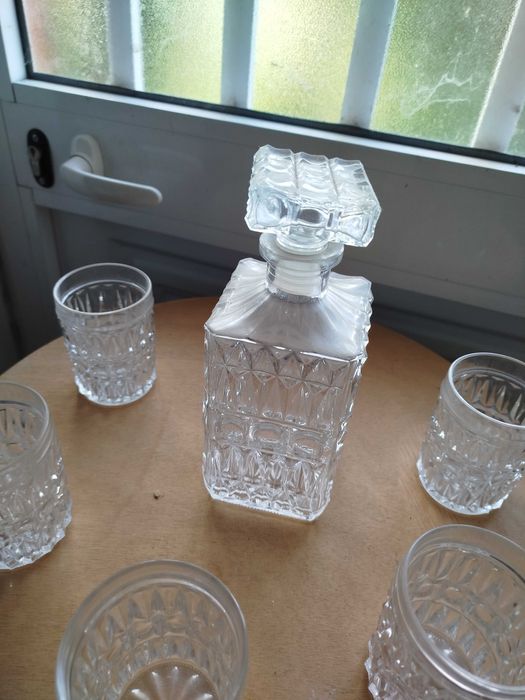 Conjunto de 5 copos e garrafa para whisky