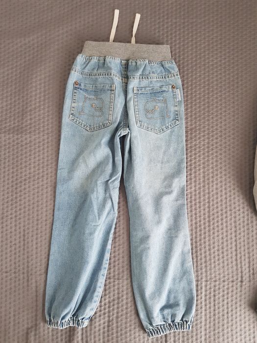 Dwie pary spodni 116 chłopięce jeansy dresowe joggery