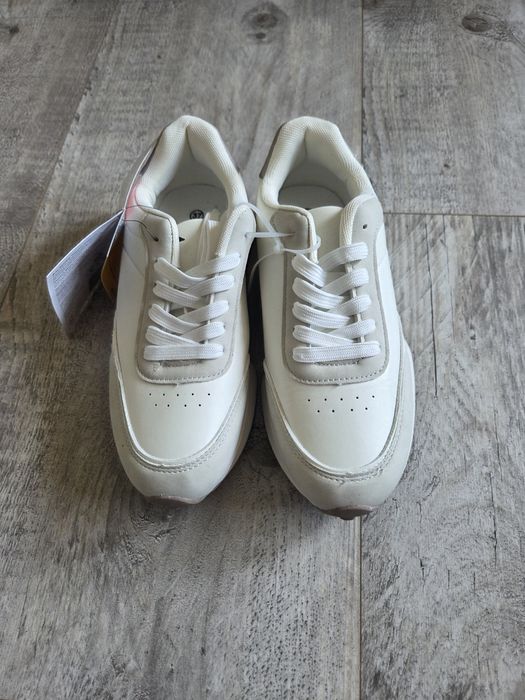 Snekersy, trampki, adidasy r. 37 nowe Cleve