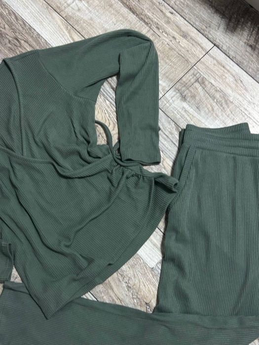 жіночий костюм у рубчик  ,розмір с,м бренд: nightwear