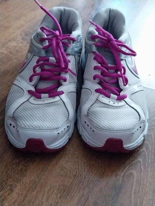 Nike lekkie buty damskie do biegania 40