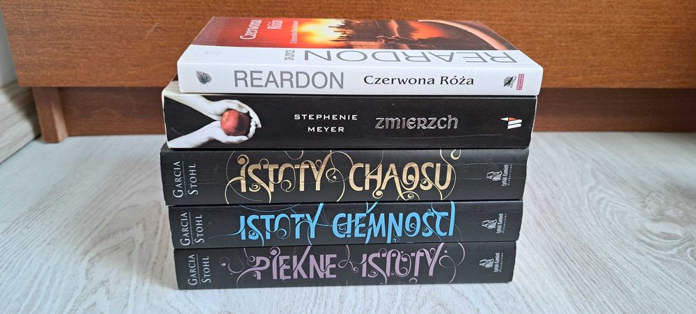 Garcia Stohl Piękne Istoty Chaosu Meyer Zmierzch Reardon Czerwona Róża