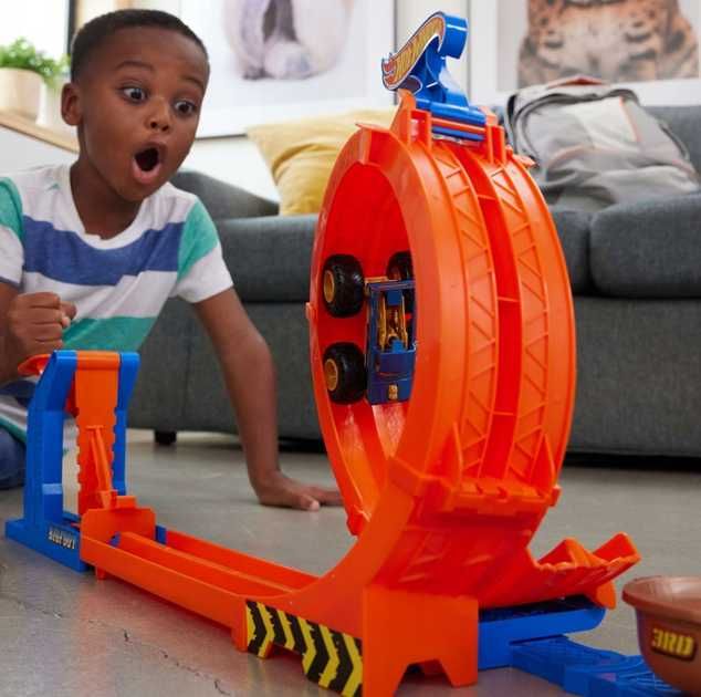 Трек Hot Wheels Monster Trucks Бігфут 50річчя Петля Стрибок за трофеєм