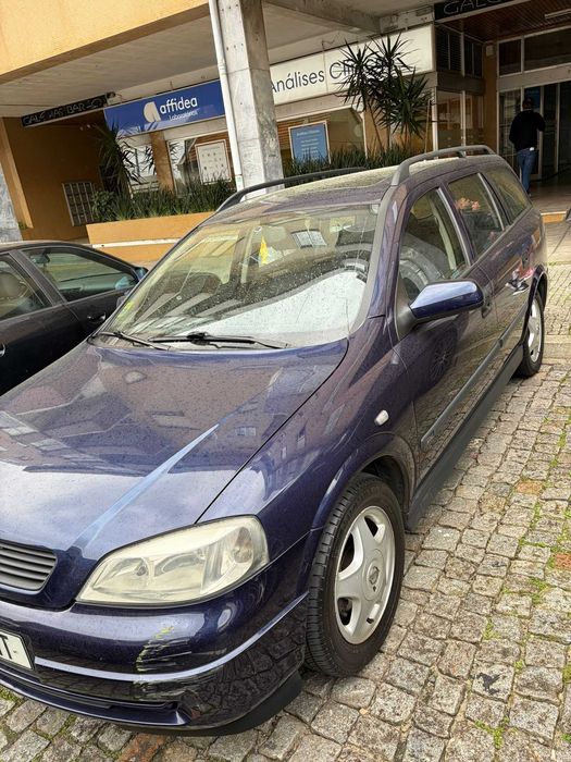 Vendo Astra Caravan.  Ano - 1999 Combustível - Gasolina KMS - 193.000 Carro com manutenção e inspeção em dia.