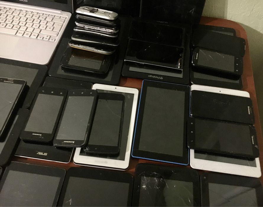 Телефони, планшети, ноутбуки та інше