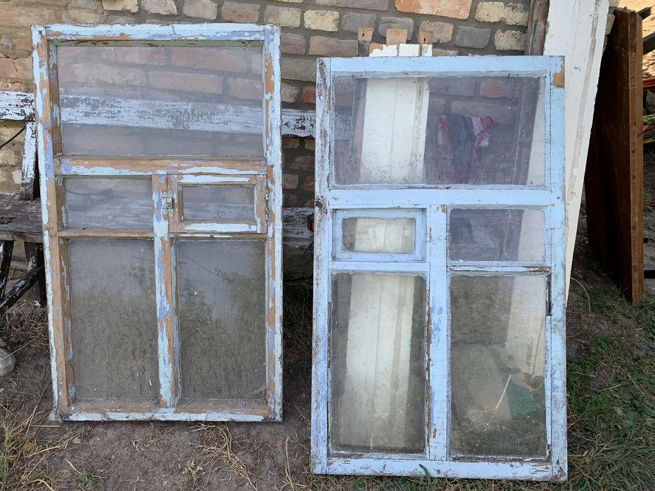 Вікна з деревʼяними рамами