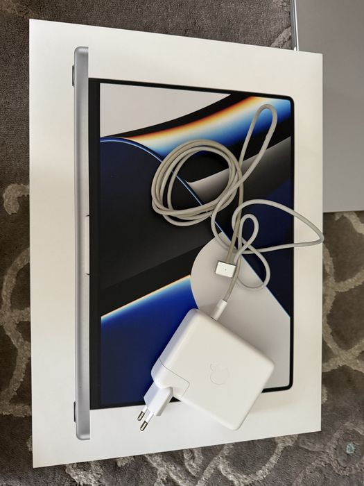 Macbook Pro 16 (M1 pro, 16 gb, 512 SSD)