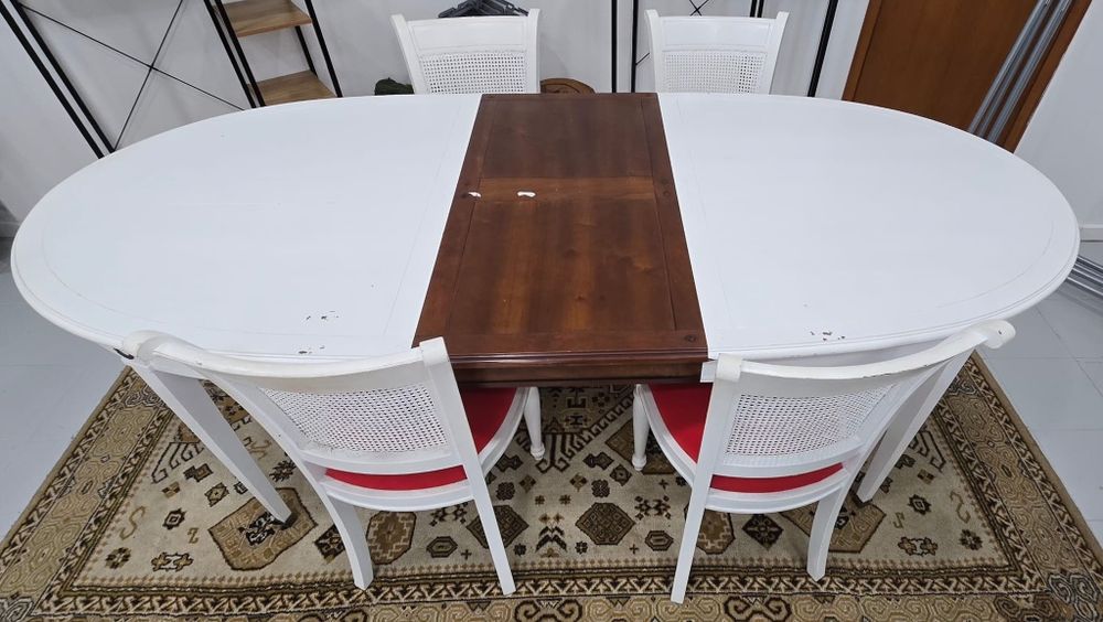 Mesa extensivel + 4 cadeiras