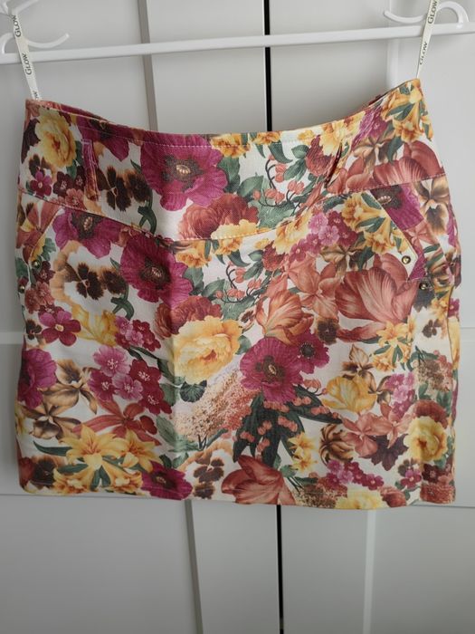 Spódnica w kwiaty (krótka)*dobrej jakości*