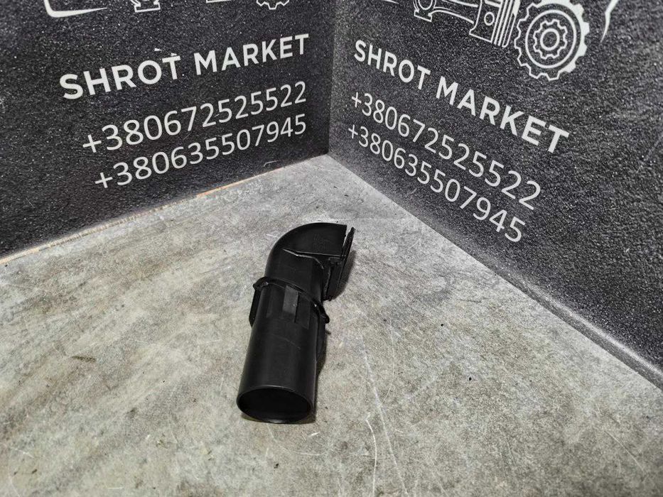 Повітропровід передньої стійки лівий Polestar 2 32314231