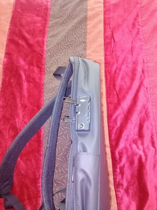 Mala mochila PC portátil com usb e bloqueio com código - NOVA -