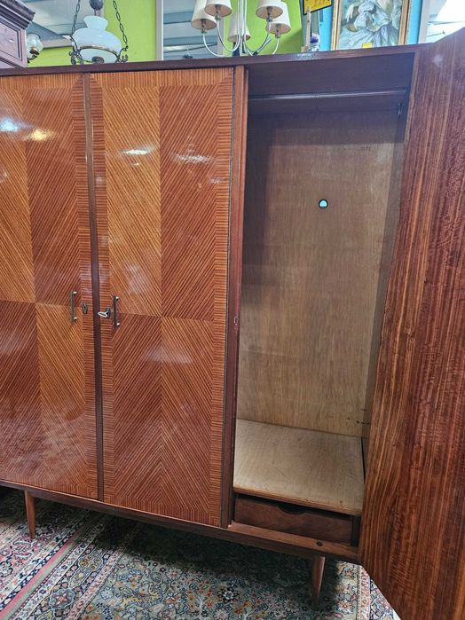 Roupeiro vintage - Bom estado geral