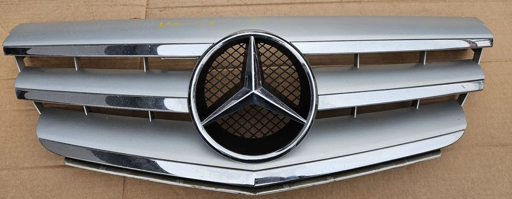 Mercedes B W245 grill atrapa