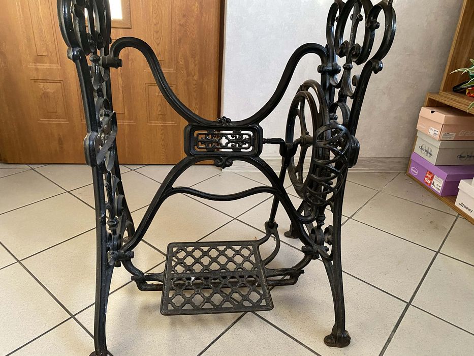 Stolik zrobiony ze starej maszyny do szycia