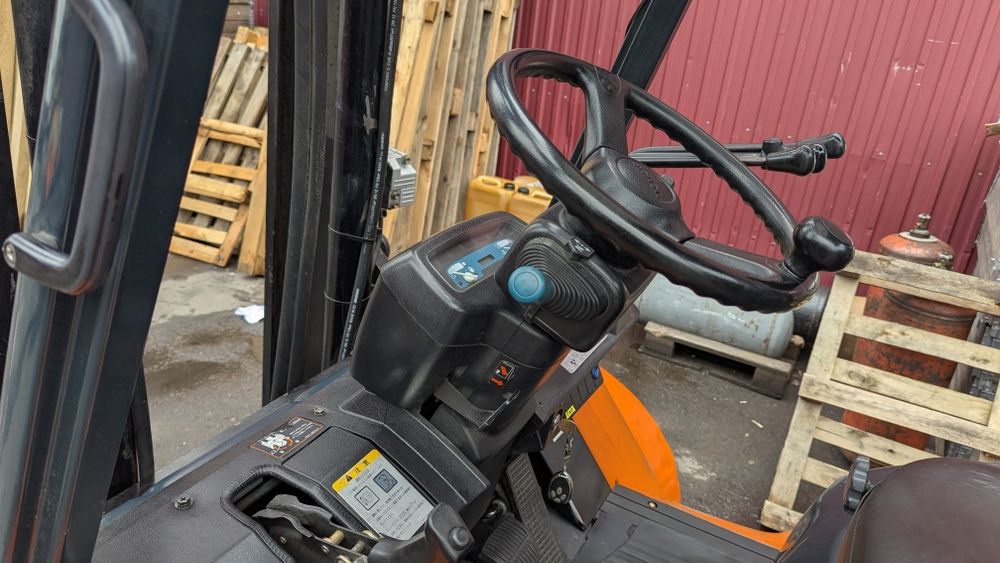 Продам вилковий навантажувач Toyota 02-7fg35