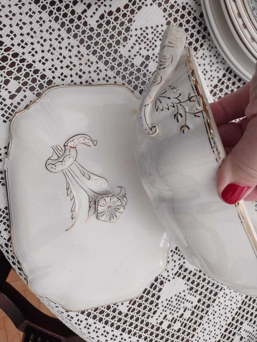 Selling Vintage Tableware437356755136686087