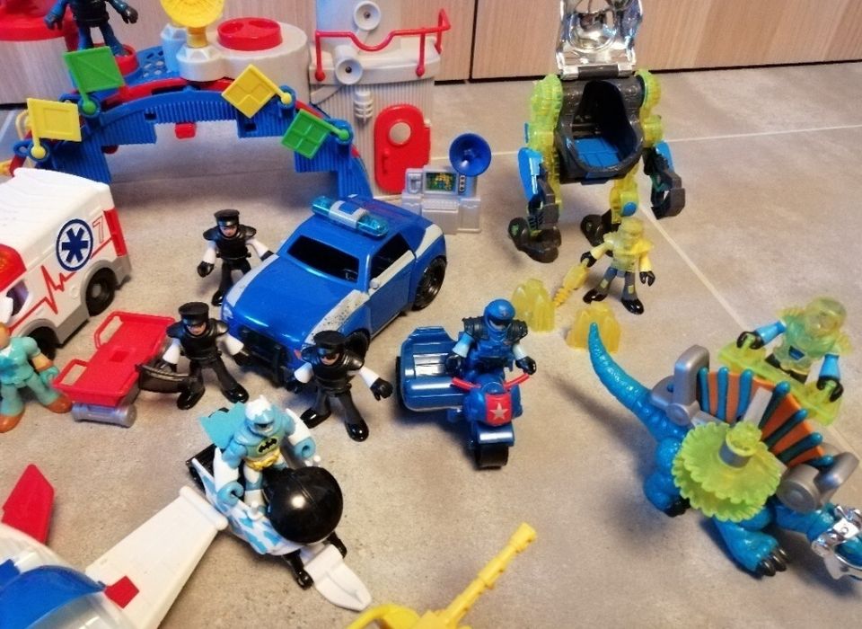 Imaginext samoloty, kontrola lotów, dinozaury, figurki, karetka