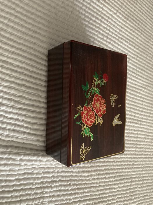 Guarda joias e caixa musica antiga de corda lago cisnes swan lake