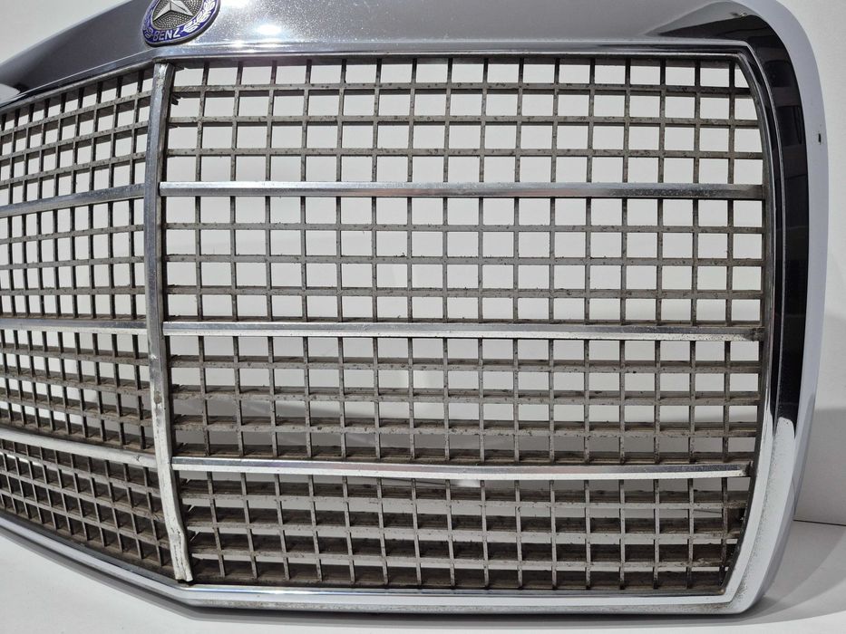 Mercedes W114/W115, 67-72 Grill atrapa chłodnicy zderzaka oryginalna