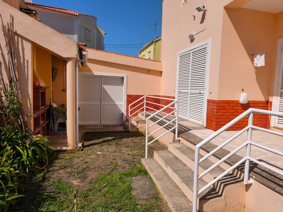Excelente Quarto para arrendar numa moradia de 4 quartos
