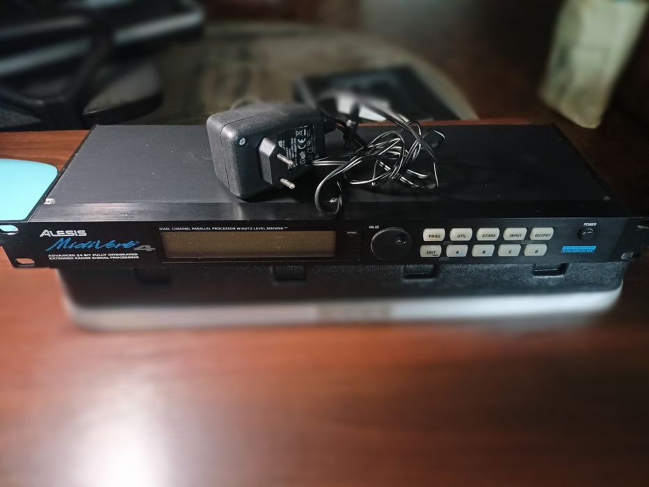 Procesor efektow Alesis MidiVerb4, super stan!