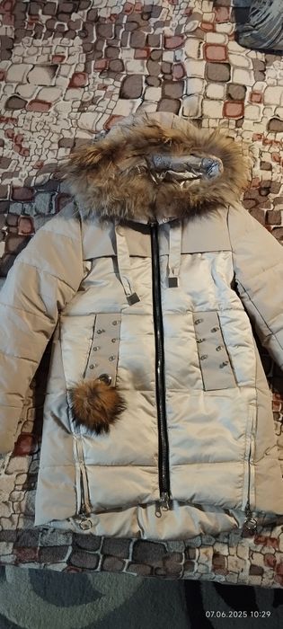 Продам зимнее пальтона девочку, 140р. Состояние идеальное.