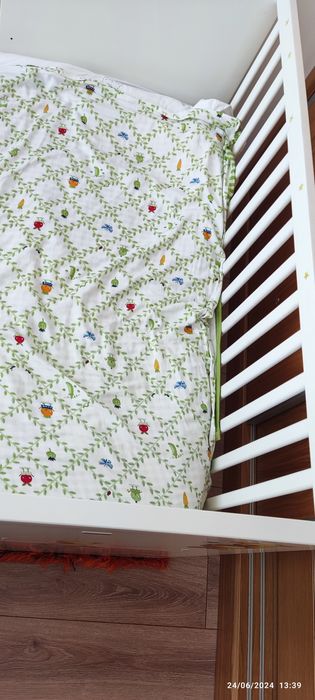 Berço IKEA e colchão Zippy