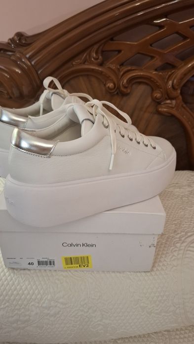 Calvin Klein  bubble cupsule lace up