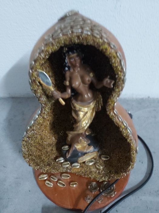 Vendo candeeiro de cabeceira ou de mesa, em forma de cabaça