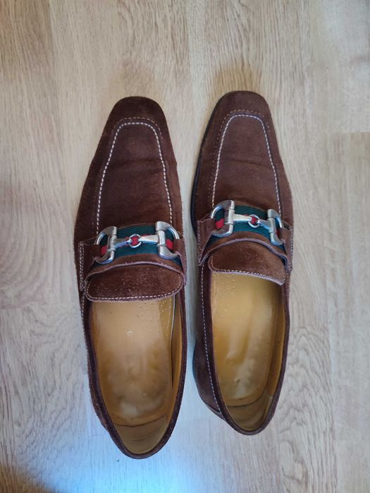 Sapatos camurça com bridão - corte fiel