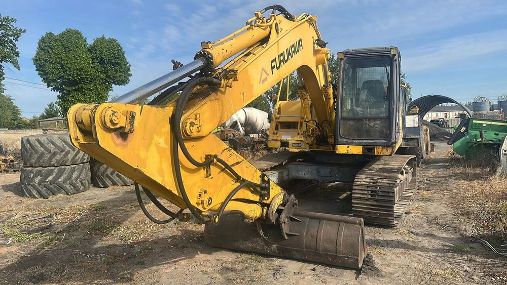 Furukawa 730 LS  Koparka w pełni sprawna z dwoma łyżkami w zestawie