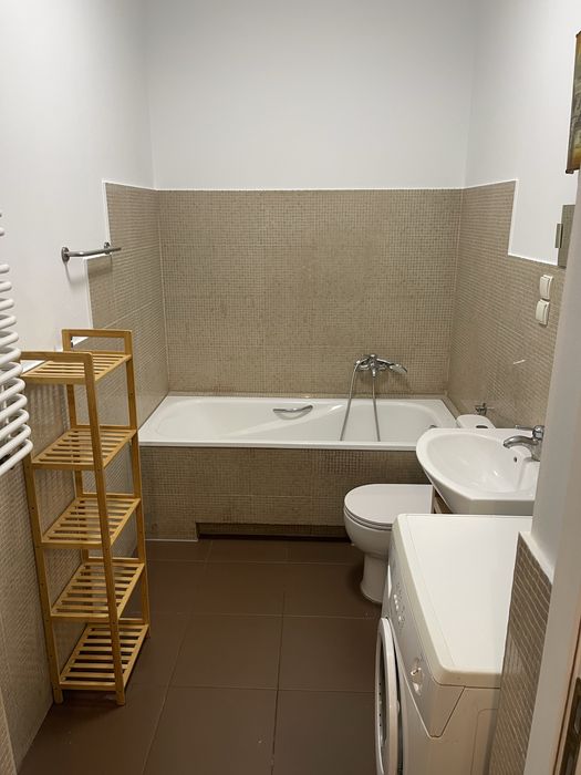 Kawalerka 39 m² z aneksem kuchennym i balkonem. Po remoncie