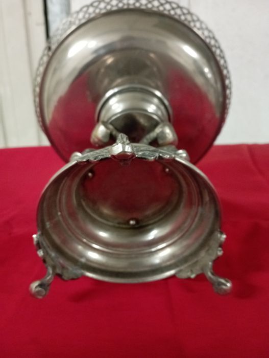 Fruteira antiga em metal