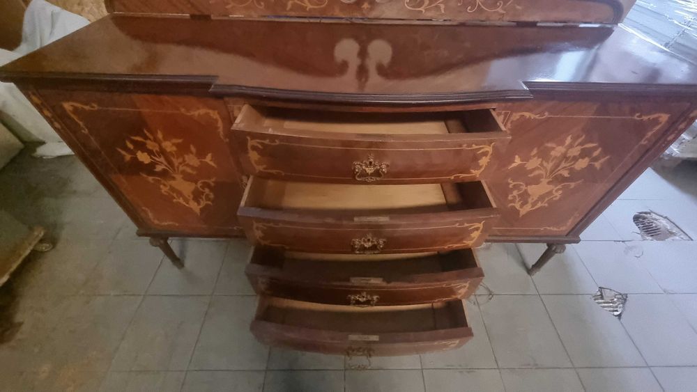 Móvel Luís V madeira com portas e gavetas