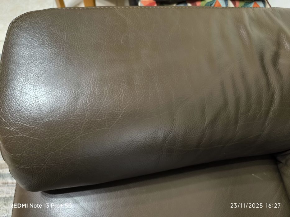 Conjunto de 2 Sofás em pele - excelente estado