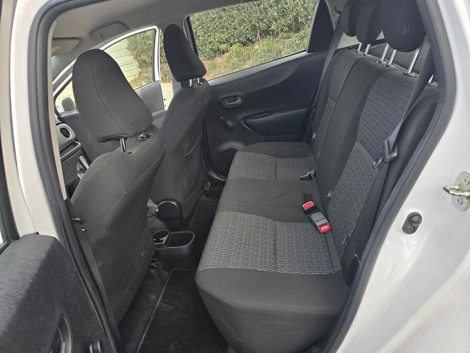 Toyota Yaris com AR Condicionado