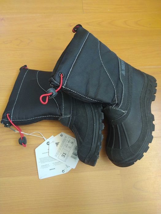 Botas de criança neve inverno nunca usadas.