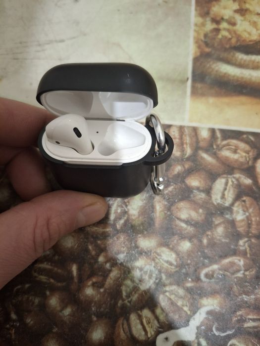 Apple AirPods 2 продам.