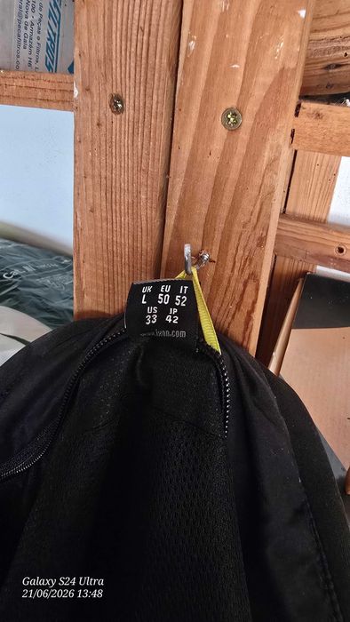 2 Capacetes + Auriculares + Casaco + Luvas + Adaptador USB para Moto