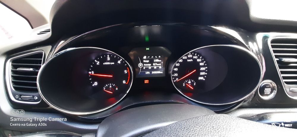 Продам KIA Carnival