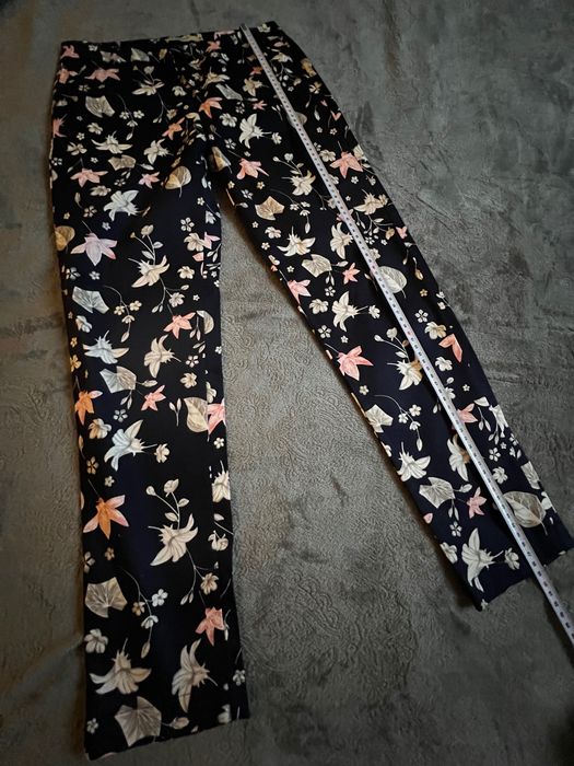 Spodnie granatowe kwiaty Freesia  M