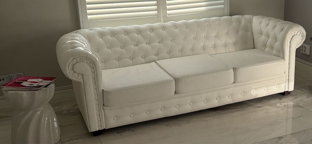Sofa Chesterfield biała – elegancka, 3-osobowa | stan jak nowa