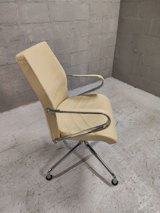 Крісло офісне. Шкіра     .