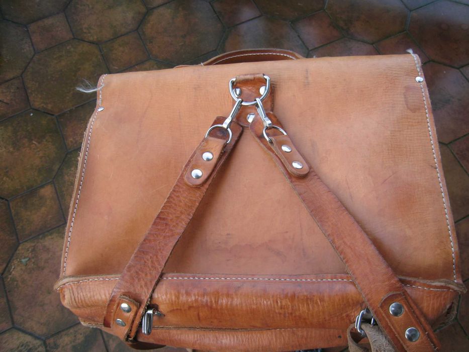 Teczkę skórzaną sprzedam .