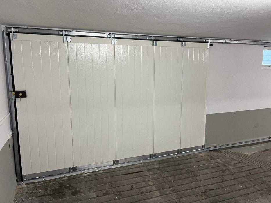 Armazém Amplo com 136m² e Luz Natural – Junto ao Metro de Francos