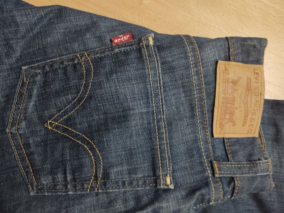 Levisy dzwony jeansy damskie 27/32