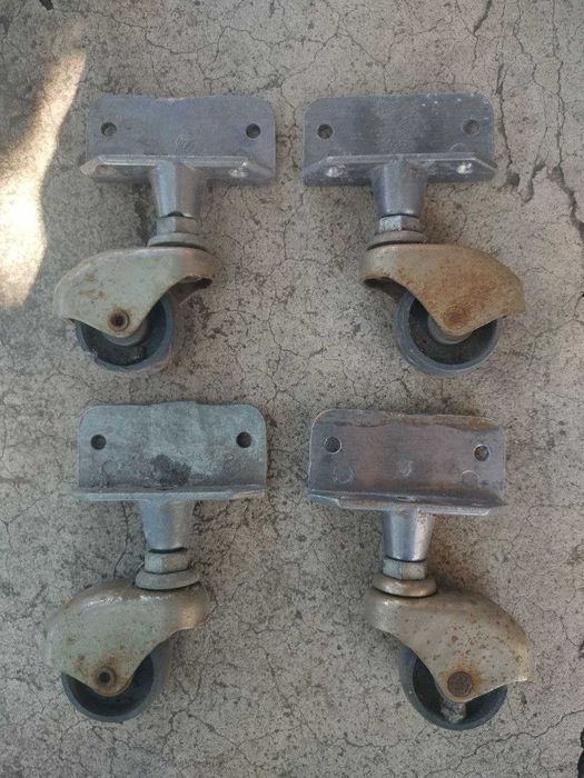 Крепкие поворотные колёсики под тумбу или шкаф