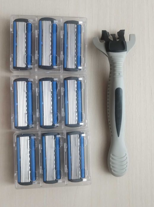 Бритва  с 9-ю сменными картриджами