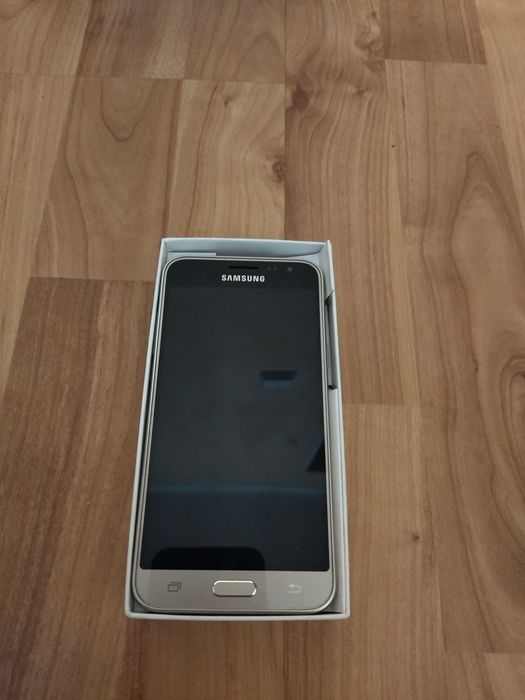 Телефон самсунг j3